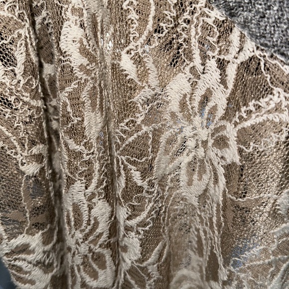 Lace top - Picture 5 of 6